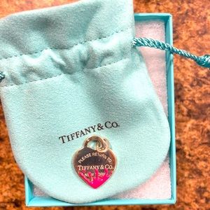 *Brand new* Tiffany & Co Pink Paint drip pendant